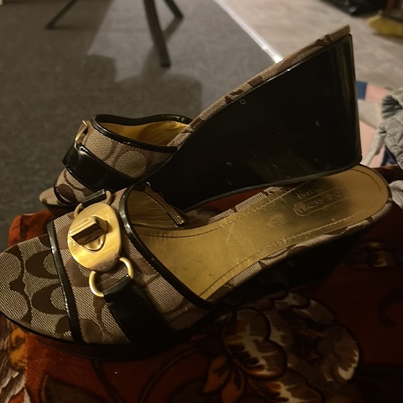 Gold coach wedges - Picture 2 of 2